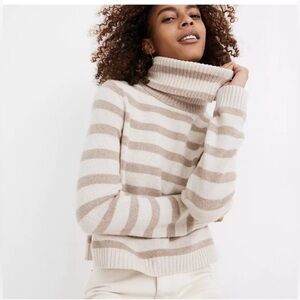 Madewell Womens Resourced Cashmere Crop Turtleneck Sweater in Stripe Tan White